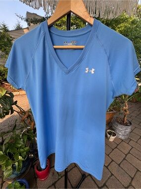 Under Armour Tech V-Neck Tee Carolina Blue Semi-Fitted Women’s M